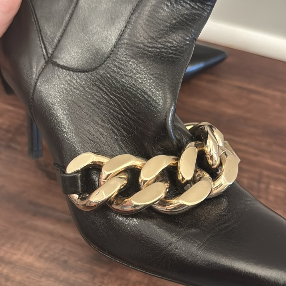 ZARA Elegant Black Knee-High Boots with Chain Detail - Picture 16 of 16